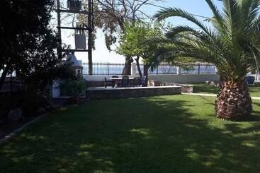 آپارتمان‌های توریست‌ها Villa Kallimanis