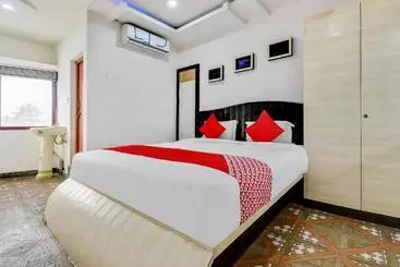 Hotel Oyo 62873 Daivik Comforts