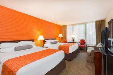 Отель Howard Johnson By Wyndham Williamsburg