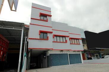 Hotelli Oyo 1678 Jati Exclusive Residence