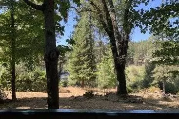 Hotelli Alta Sierra Village Inn