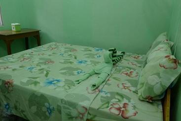 Отель Mochileros Guesthouse