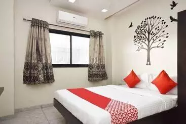 Spot On 29030 Hotel Royal Front