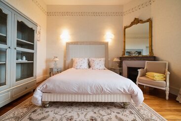 مبيت وإفطار La Poignardière