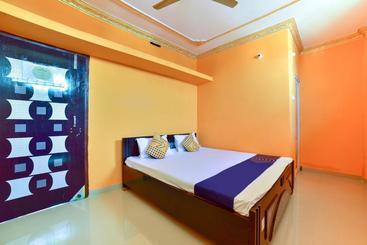 هتل Spot On 61254 Lucky Guest House