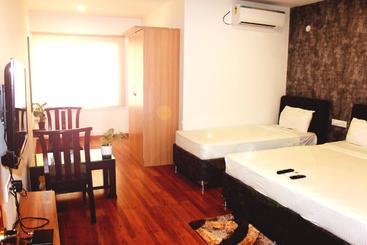 هتل Fab Dhanvitha Suites