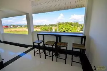 แอ่ว ดีld Hotel&residences
