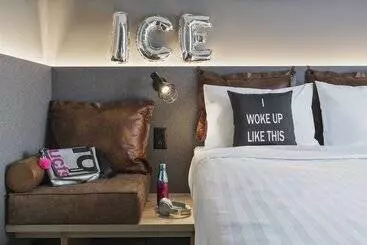 ホテル Moxy Lausanne City