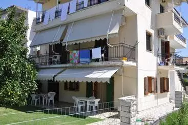 Pension Gianna S Studios Apartments