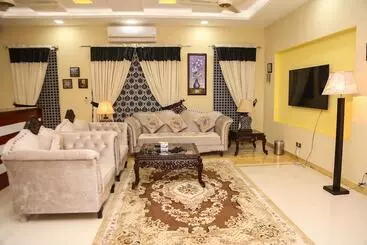 پانسیون Monarch Residency