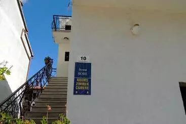 Pension Rooms Stefania