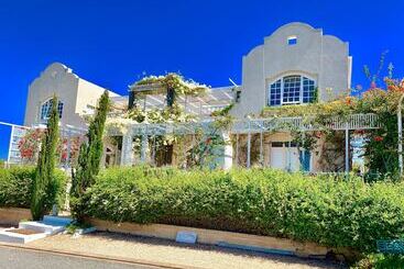 Pensió Charlotte House