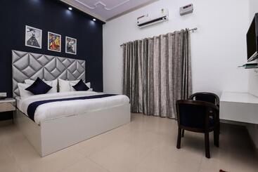 Pensão Vizima Palace   Near Wave City Center Metro Station