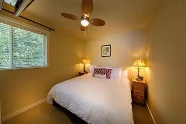 Majatalo Gowlland Harbour Resort