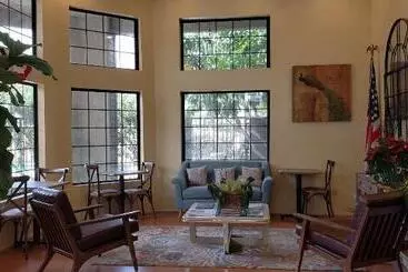 Hotelli Oak Tree Inn