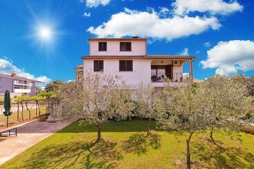 آپارتمان‌های توریست‌ها Apartment Klaudija 1629