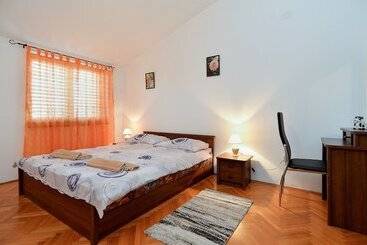 آپارتمان‌های توریست‌ها Apartment Klaudija 1629