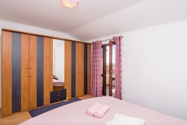 דירות לתיירים Apartments Kristić