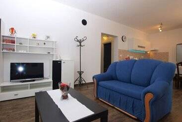 آپارتمان‌های توریست‌ها Apartments Suzana 1403