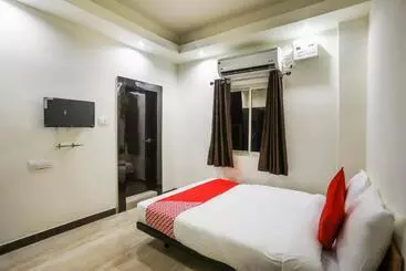 Hotel Oxy Royal Residency