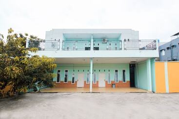 Hotel Oyo 2434 Tiaz 2 Homestay