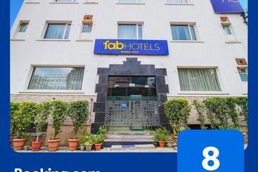 Fabhotel Marble Arch Karol Bagh