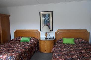 בית מלון כפרי Atomic Inn Beatty Near Death Valley