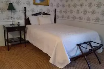 هتل The Charles Inn At Vacationland Inns