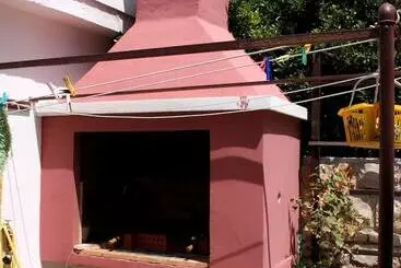 ツーリストアパートメント Dora Apartments