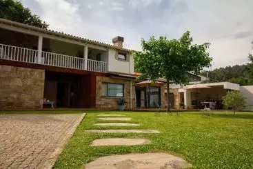 Apartaments turístics 3 Bedrooms House With Enclosed Garden And Wifi At Gondiaes