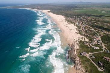 فندق Oyster Bay Beach Lodge