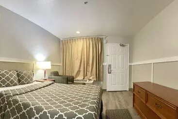 בית מלון כפרי Americas Inn And Suite