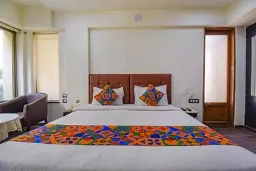 Fabhotel Sr Wakad   Nr Mall Of Millenium