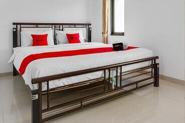 Pensión Reddoorz Near Jawa Timur Park 3