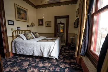 住宿加早餐 Red Garter Inn