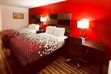 هتل Econo Lodge Inn & Suites Downtown San Antonio Riverwalk Area