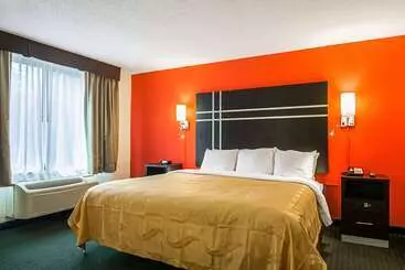 Hotel Quality Suites Atlanta Airport East