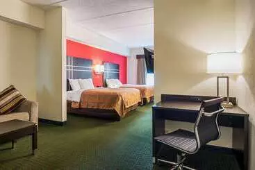 Отель Quality Suites Atlanta Airport East