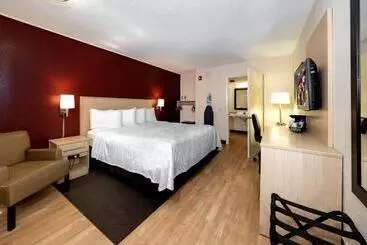 فندق Red Roof Inn Plus+ & Suites Naples Downtown 5th Ave S