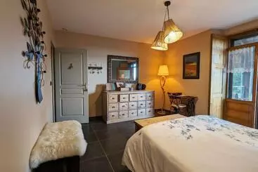 Aamiaismajoitus (B&B) Le Clos Des Pierres Rouges