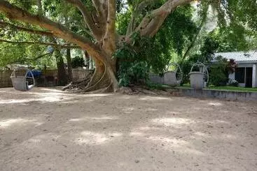 هتل Norman Carr Cottage