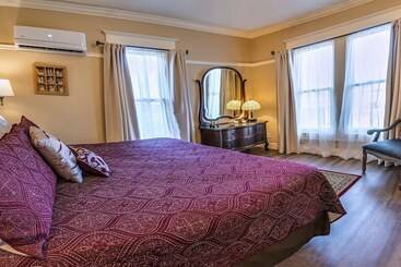 Daire Redtail Suites~orliena Suite ~tesla Station