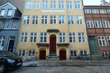 آپارتمانهای توریستها Central Canal Apartments 1