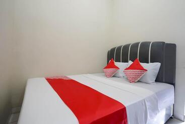 Отель Oyo 2874 Berlian Residence