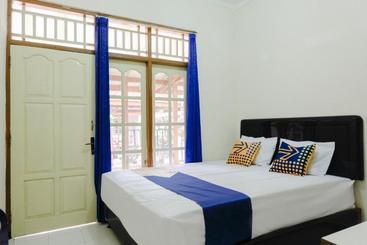 Hotel Spot On 2875 Madani Family Residence Syariah