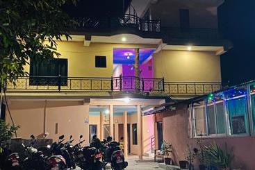 پانسیون Bhupusainik