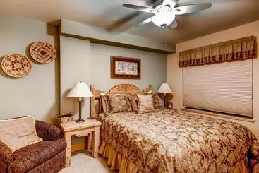 Hotel Seasons At Avon