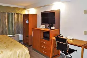 Hotel Quality Inn & Suites Raleigh North