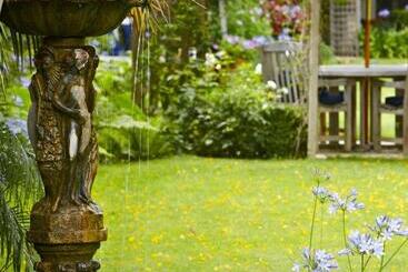 فندق Simpson House Inn