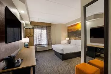 בית מלון כפרי Clarion Pointe Sevierville Pigeon Forge